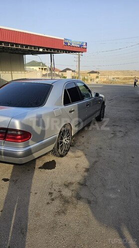 Mercedes E 230 1997, 298,000 km - 2.3 l - Bakı