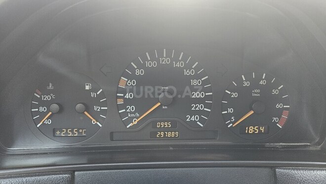 Mercedes E 230 1997, 298,000 km - 2.3 l - Bakı
