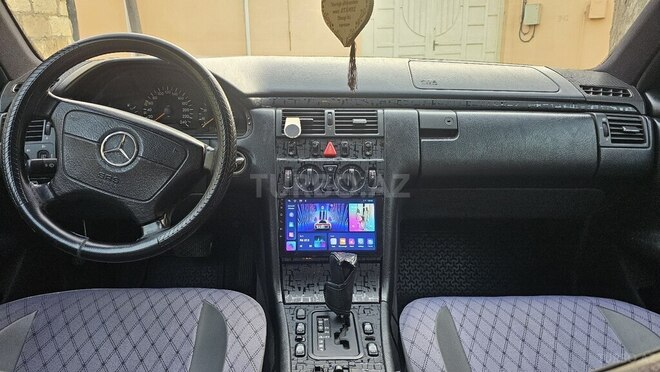Mercedes E 230 1997, 298,000 km - 2.3 l - Bakı