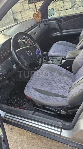 Mercedes E 230 1997, 298,000 km - 2.3 l - Bakı