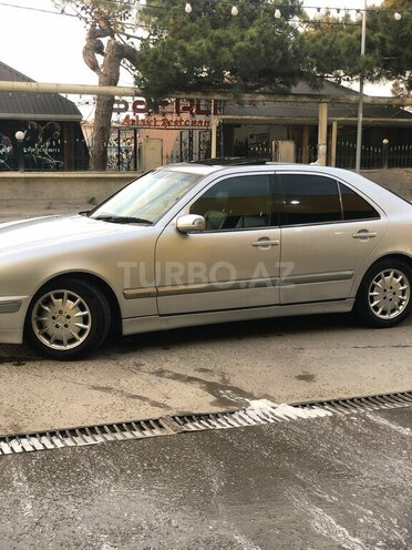 Mercedes E 220 d 2001, 258,000 km - 2.2 l - Bakı