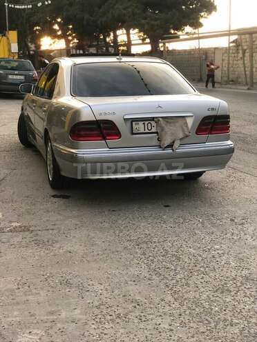 Mercedes E 220 d 2001, 258,000 km - 2.2 l - Bakı