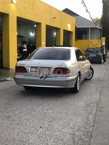 Mercedes E 220 d 2001, 258,000 km - 2.2 l - Bakı