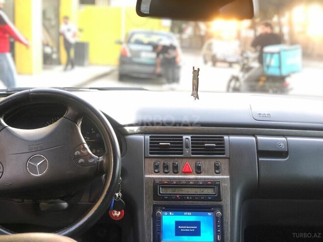 Mercedes E 220 d 2001, 258,000 km - 2.2 l - Bakı