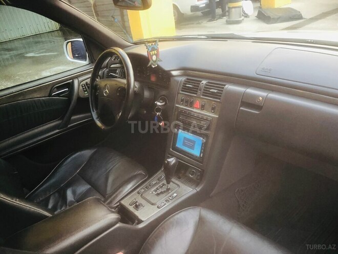 Mercedes E 220 d 2001, 258,000 km - 2.2 l - Bakı