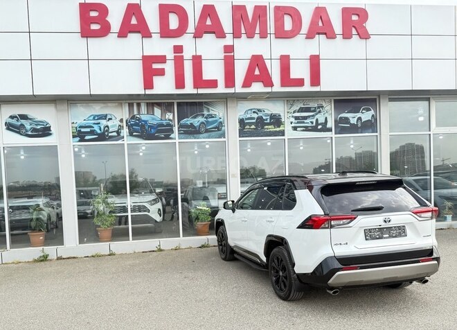 Toyota RAV4-8