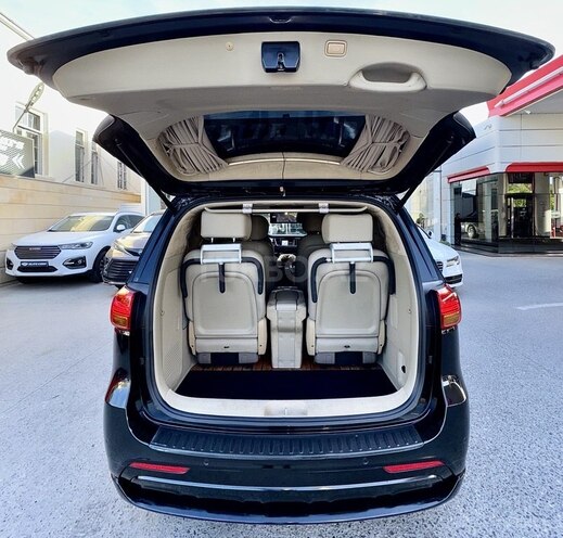 Kia Carnival-19