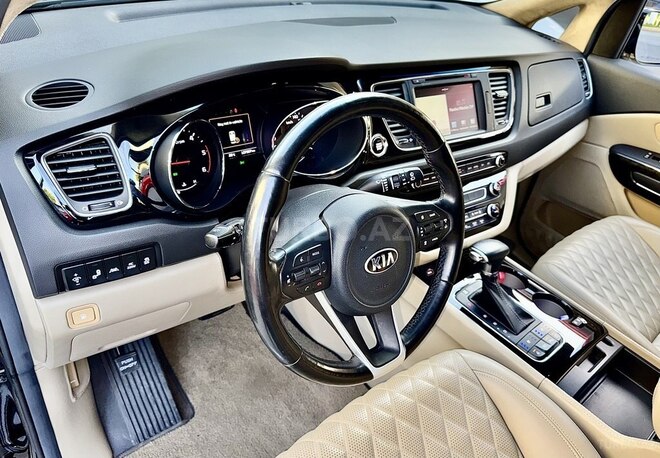 Kia Carnival-5