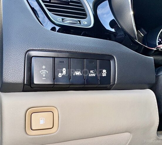 Kia Carnival-9