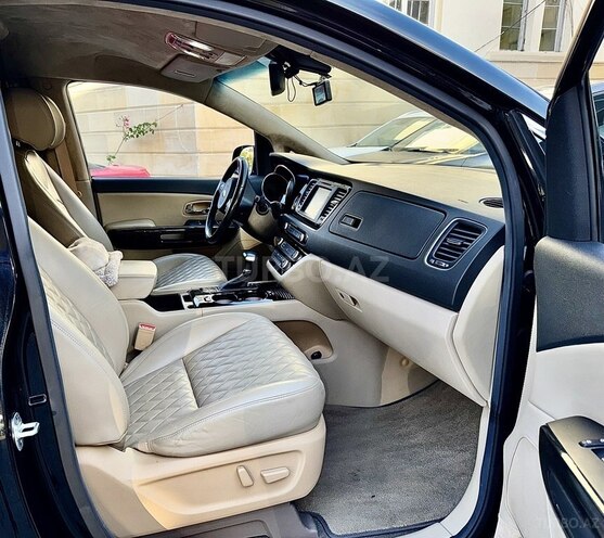 Kia Carnival-16