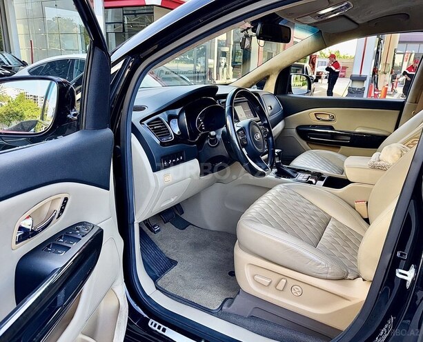 Kia Carnival-10