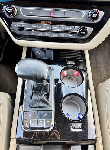 Kia Carnival-8