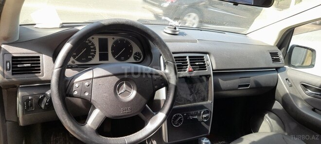 Mercedes B 180 2009, 220,000 km - 1.7 l - Bakı