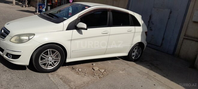 Mercedes B 180 2009, 220,000 km - 1.7 l - Bakı