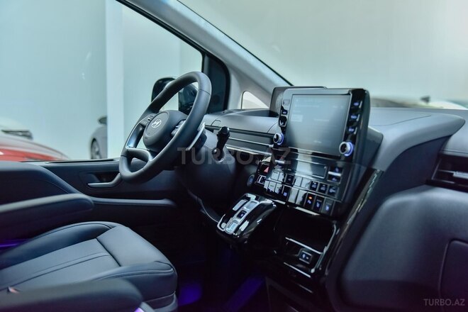Hyundai Staria-28