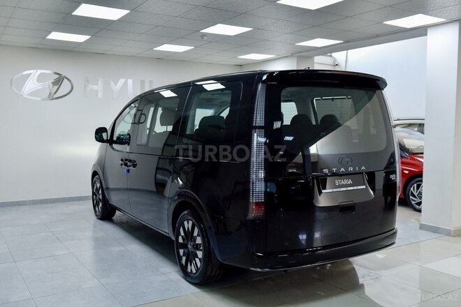 Hyundai Staria-4