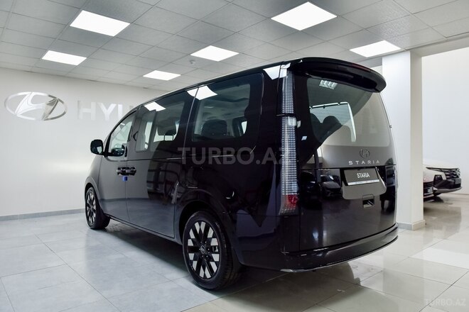 Hyundai Staria-3