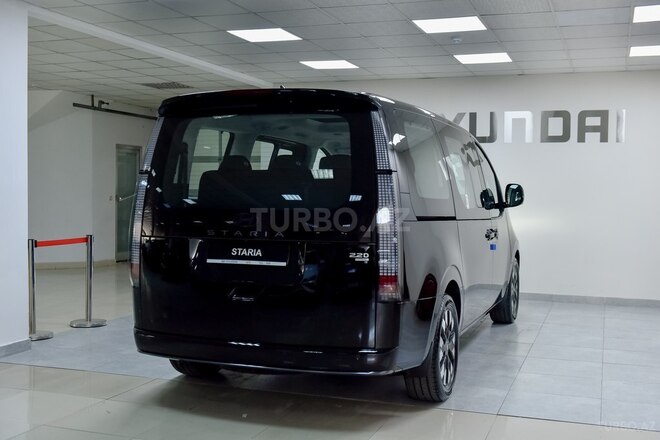 Hyundai Staria-6