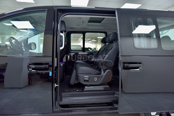 Hyundai Staria-17