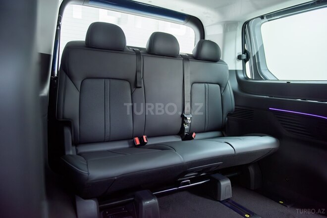 Hyundai Staria-22