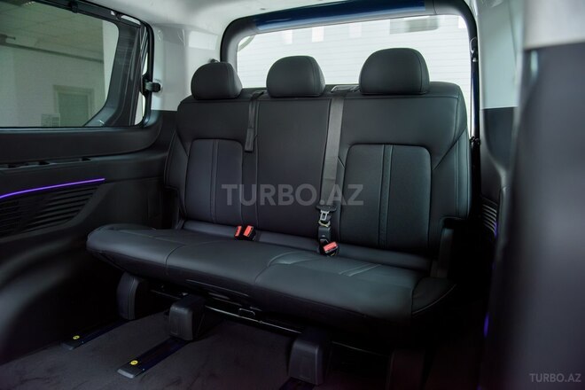 Hyundai Staria-23