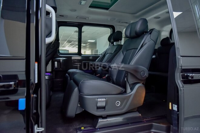 Hyundai Staria-18