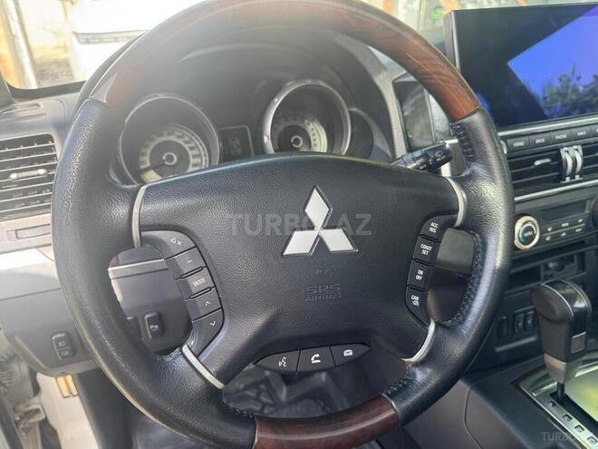 Mitsubishi Pajero 2010, 221,259 km - 3.5 л - Bakı