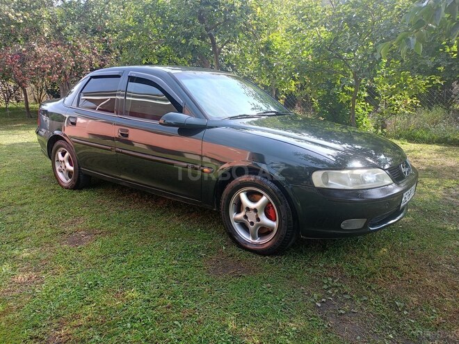 Opel Vectra 1997, 376,000 km - 2.0 l - Zaqatala