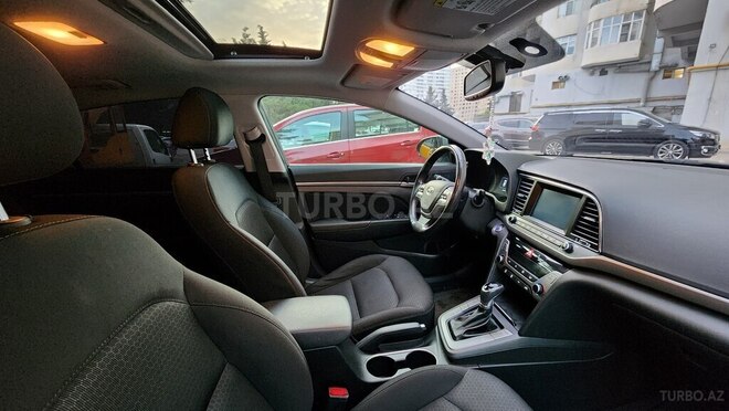Hyundai Elantra 2018, 98,000 km - 2.0 l - Bakı