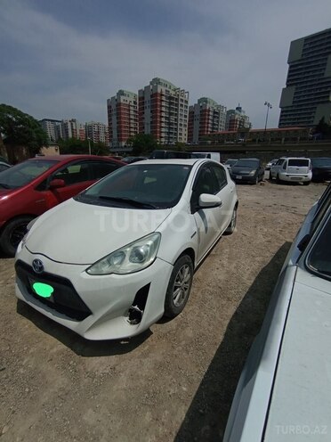Toyota Aqua 2017, 180,000 km - 1.5 l - Bakı