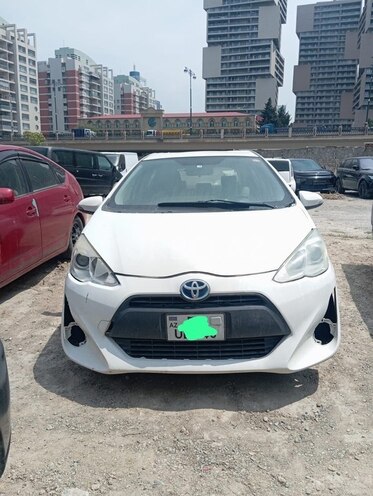 Toyota Aqua 2017, 180,000 km - 1.5 l - Bakı
