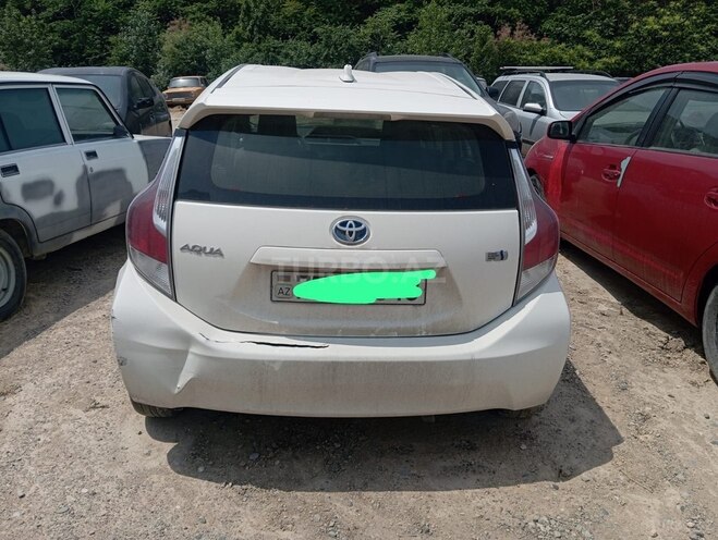 Toyota Aqua 2017, 180,000 km - 1.5 l - Bakı