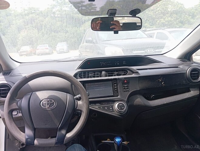 Toyota Aqua 2017, 180,000 km - 1.5 l - Bakı