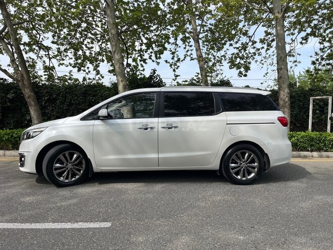 Kia Carnival 2015, 300,000 km - 2.2 l - Bakı