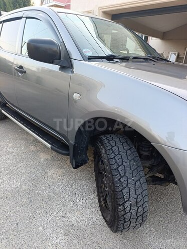 Mitsubishi L200 2014, 378,000 km - 2.5 l - Bakı