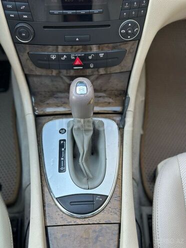Mercedes E 240 2005, 310,000 km - 2.6 l - Bakı