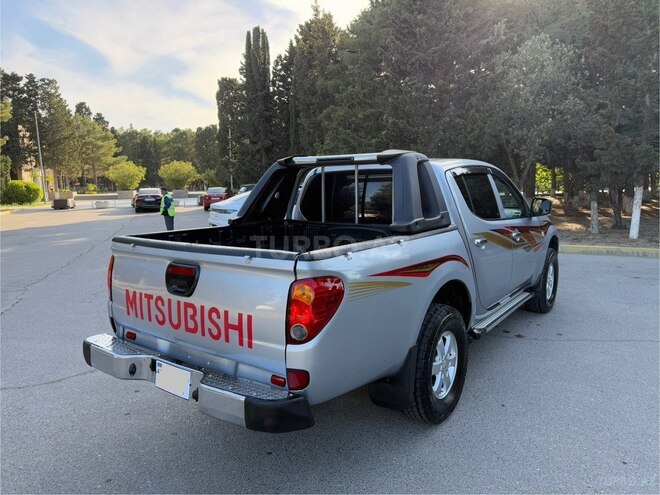 Mitsubishi L200 2015, 197,300 km - 2.5 л - Bakı
