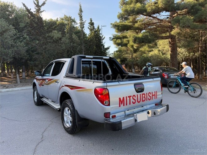 Mitsubishi L200 2015, 197,300 km - 2.5 л - Bakı