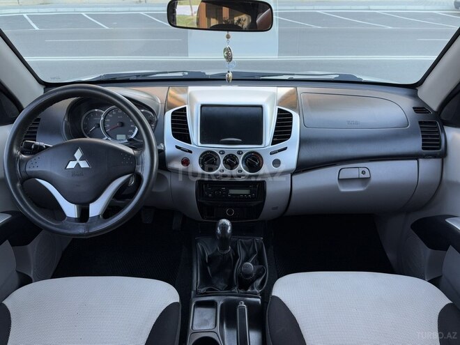 Mitsubishi L200 2015, 197,300 km - 2.5 л - Bakı