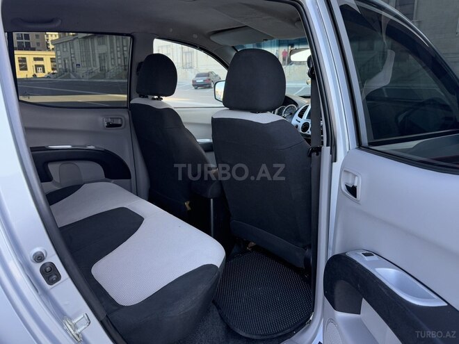 Mitsubishi L200 2015, 197,300 km - 2.5 л - Bakı