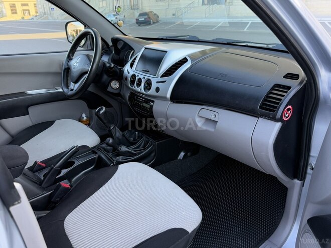 Mitsubishi L200 2015, 197,300 km - 2.5 л - Bakı