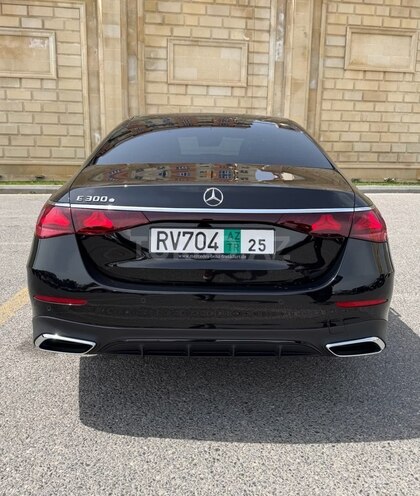 Mercedes E 300 e-8