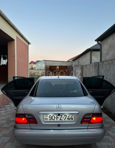Mercedes E 240 1998, 440,000 km - 2.4 l - Bakı