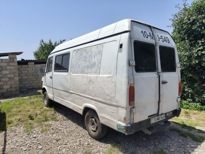 Mercedes 208 D 1993, 110,000 km - 3.0 л - Şəki