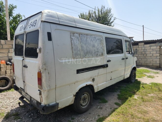 Mercedes 208 D 1993, 110,000 km - 3.0 л - Şəki