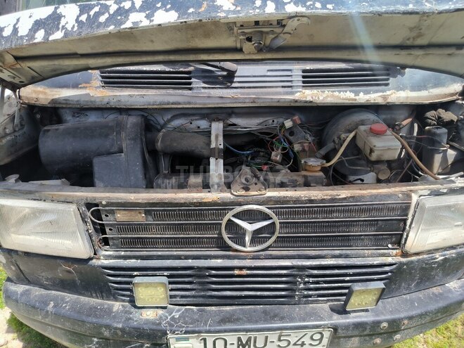 Mercedes 208 D 1993, 110,000 km - 3.0 л - Şəki