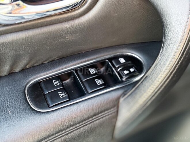 Nissan Patrol 2011, 210,000 km - 5.6 l - Bakı