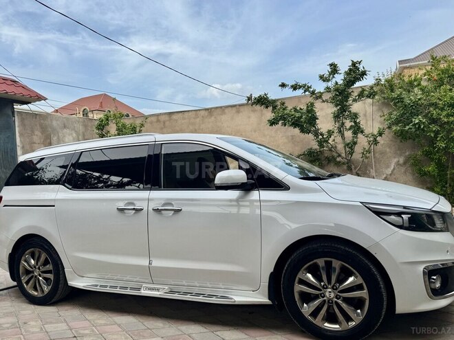Kia Carnival-2