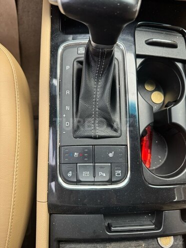 Kia Carnival-5