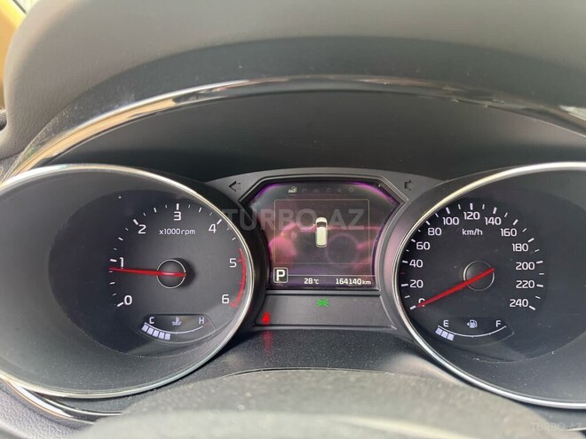 Kia Carnival-4